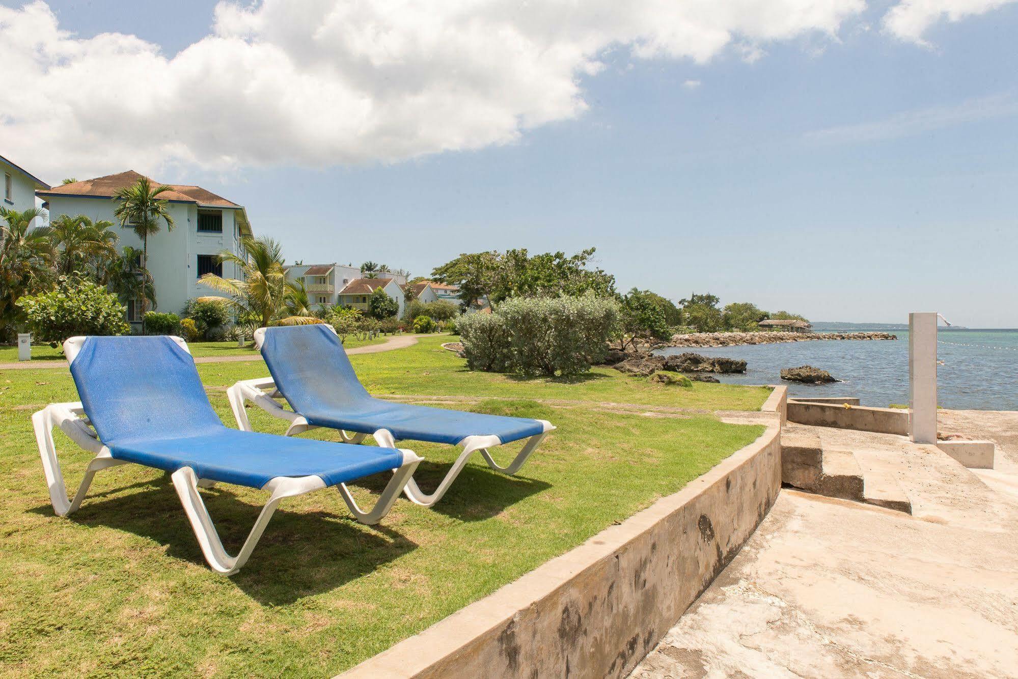 Mango Beach Studio Hotel Negril Exterior photo