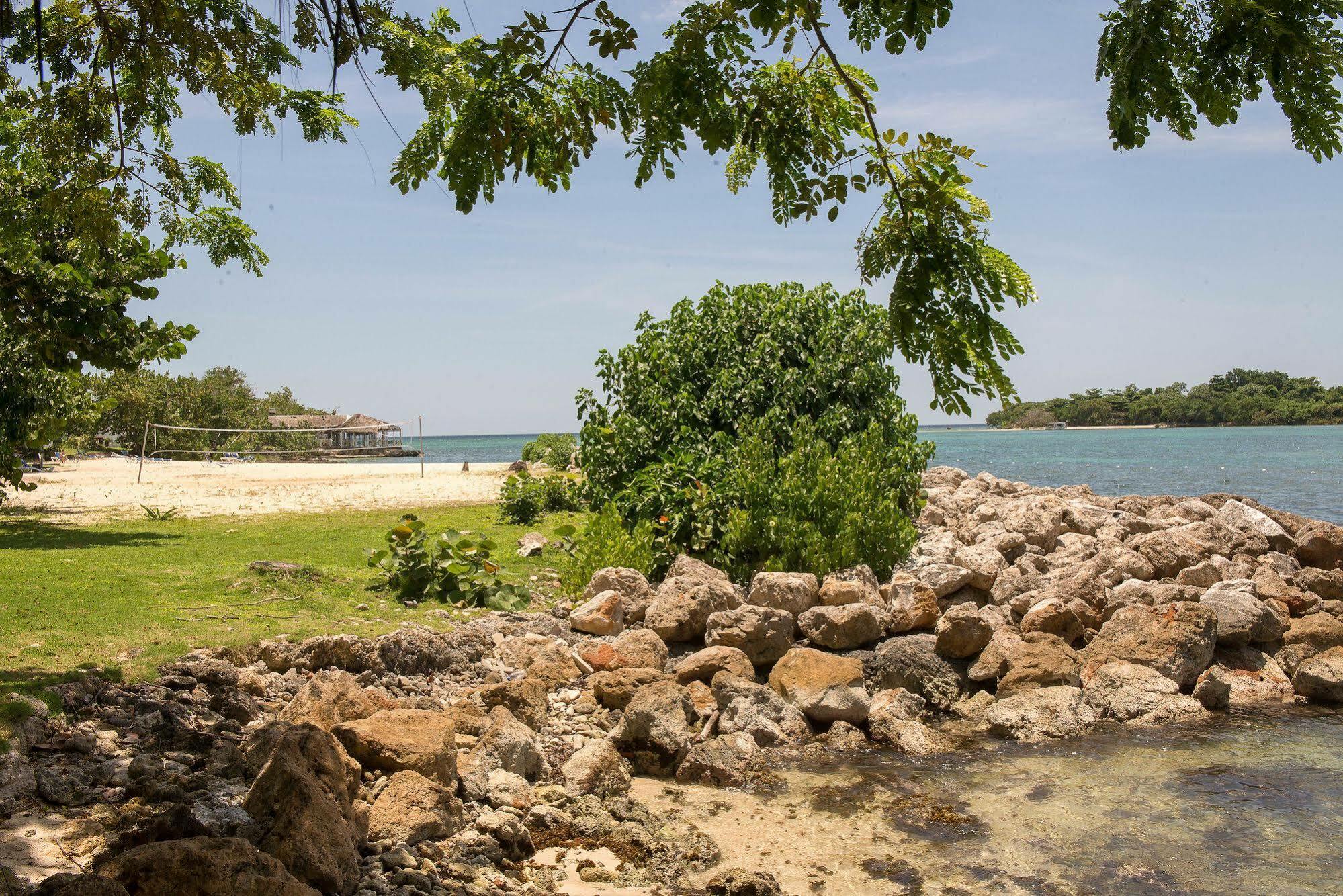 Mango Beach Studio Hotel Negril Exterior photo