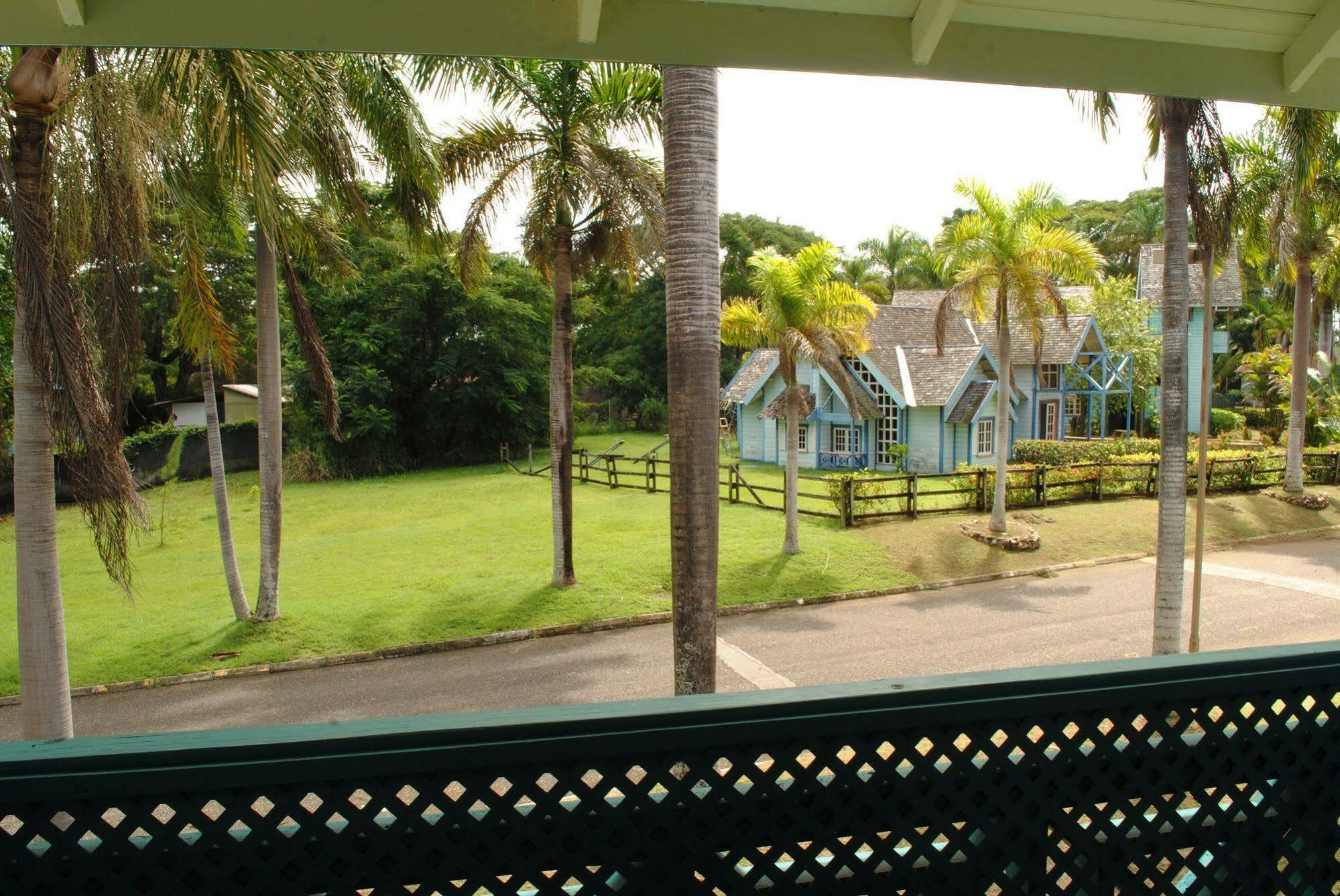 Mango Beach Studio Hotel Negril Exterior photo